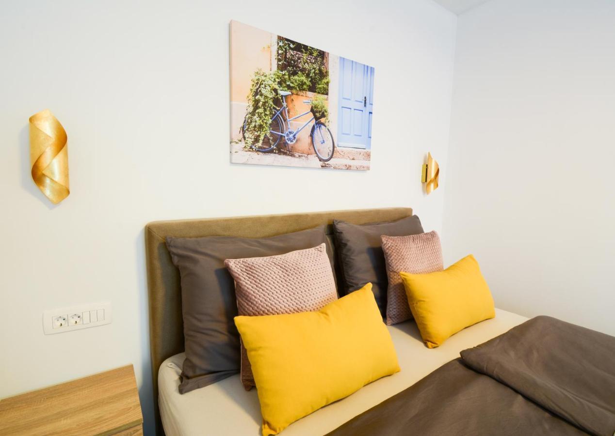 Apartment Grey&Yellow ザダル エクステリア 写真