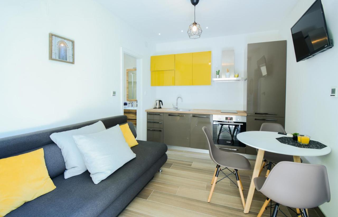 Apartment Grey&Yellow ザダル エクステリア 写真